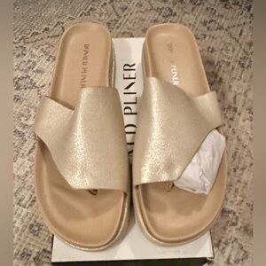 Donald Pliner Women's Lylaa Slip On platform razor-lugged Metallic Sandals 9.5